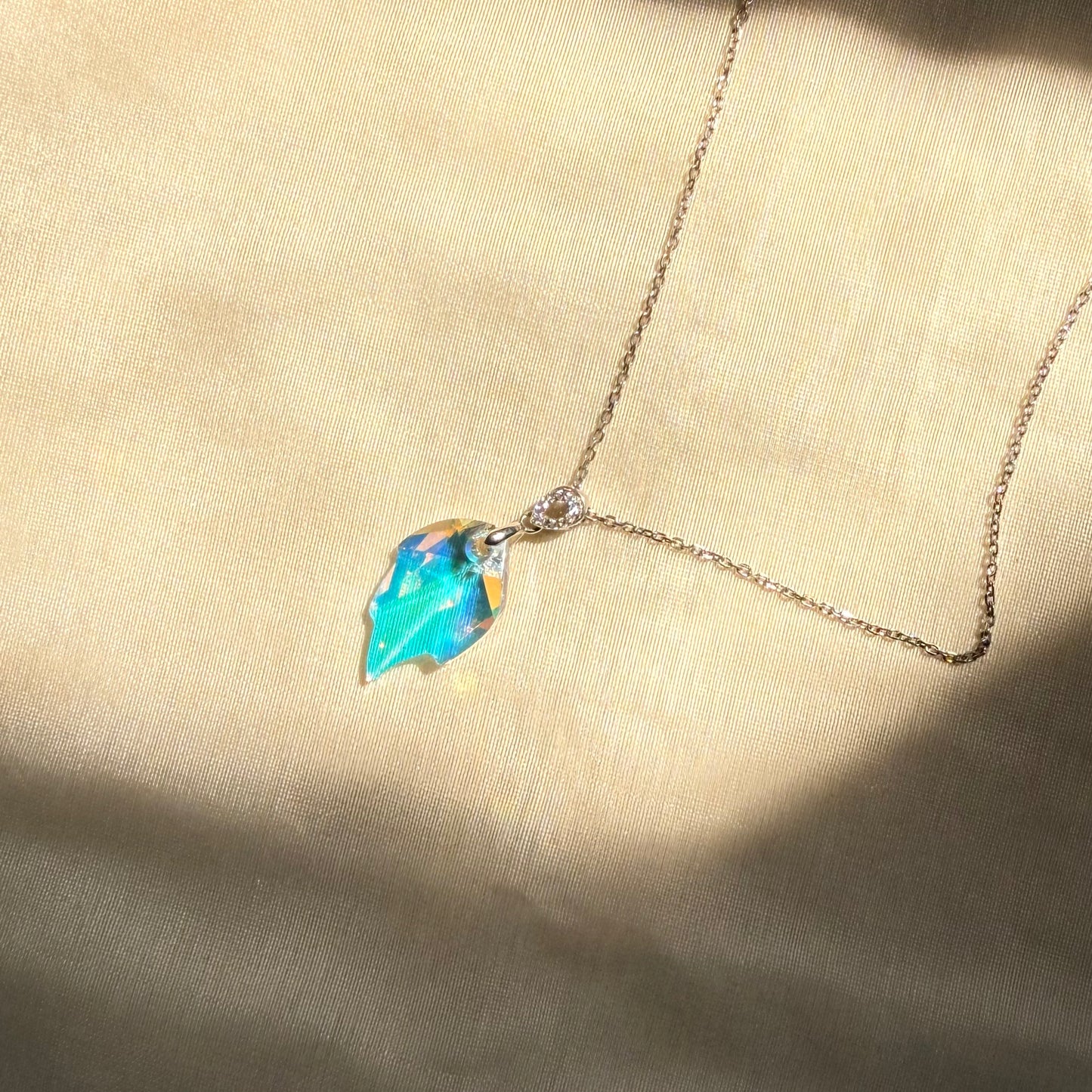 Whispering Leaf Swarovski in 925 Silver Necklace